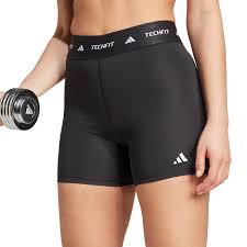 MALLAS CORTAS TECHFIT